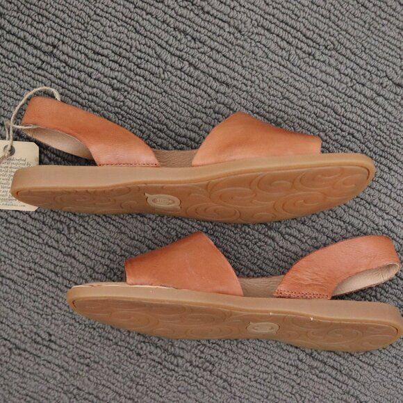 NWT BORN Inlet Leather Sandals, Tan/Clay Size 7 - Picture 6 of 11